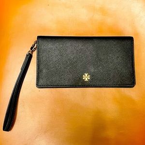 Tory Burch Wristlet. 100% authentic